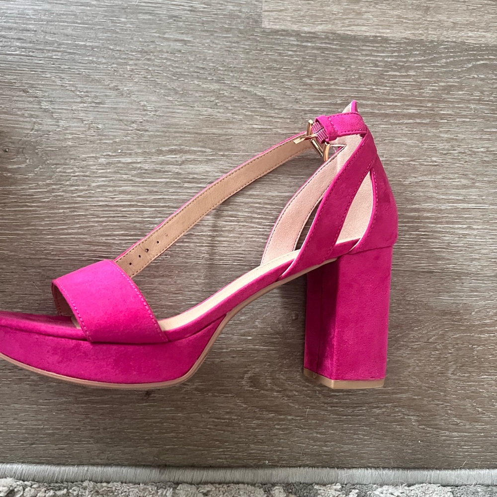 CL by Laundry Vibrant Pink Heels - Picture 2 of 8